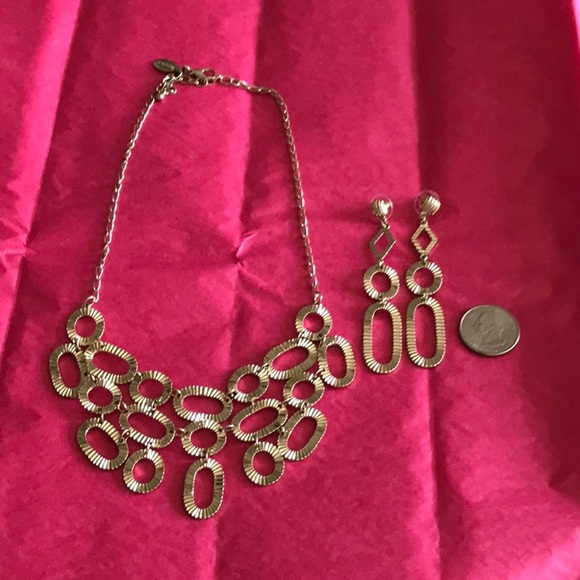 WHBM gold tone necklace/earrings - Picture 1 of 5